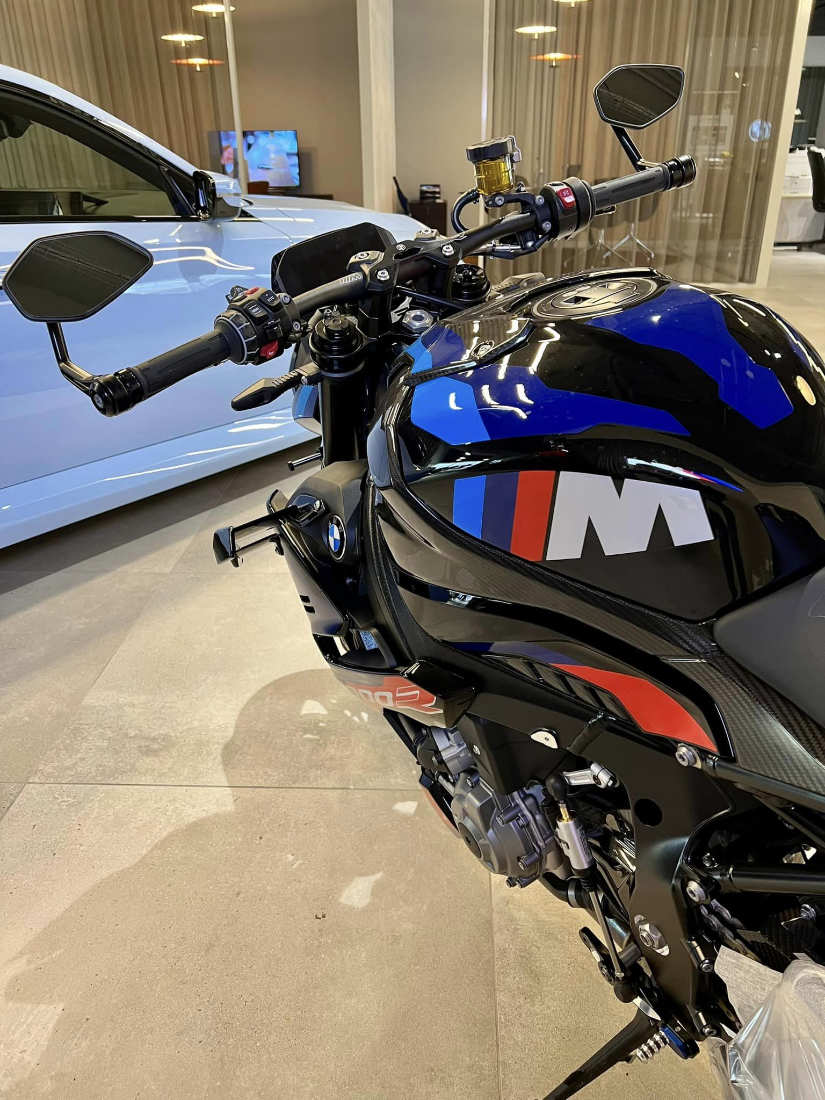 NOUVELLE BMW M 1000 R 